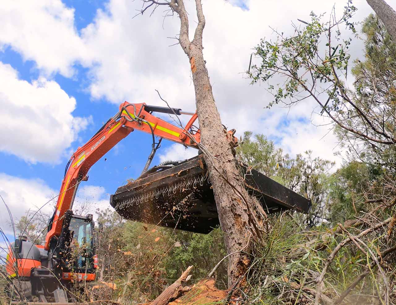EXCAVATOR BRUSH CUTTER
