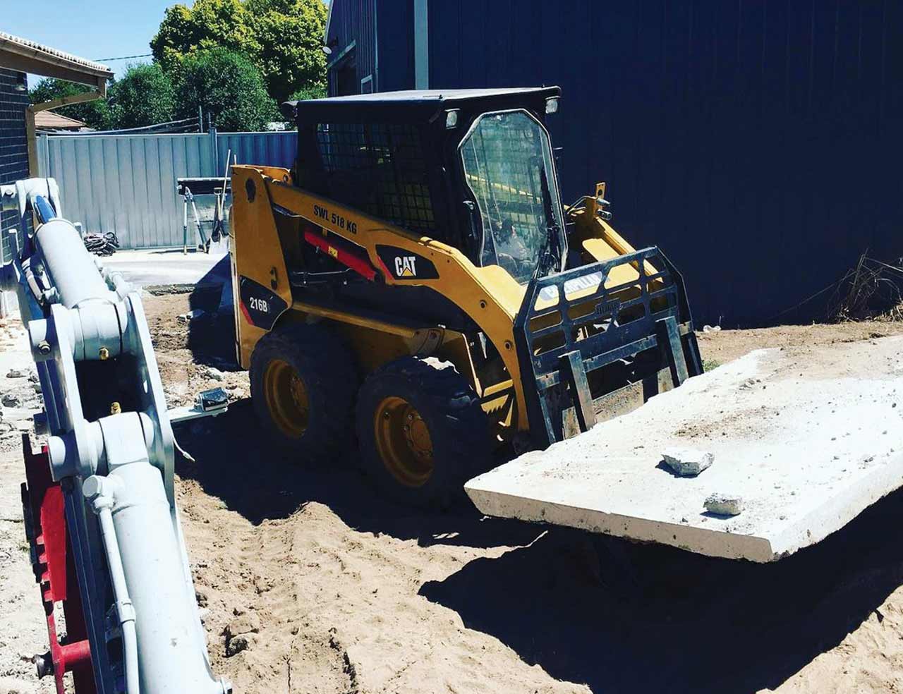 SKID STEER PALLET FORKS